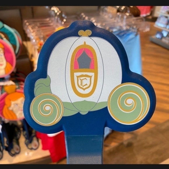 Cinderella Carriage Spatula - Picture 5 of 9